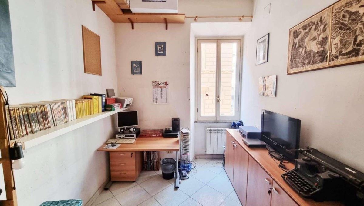 Appartamento in vendita via Pontremoli, Roma