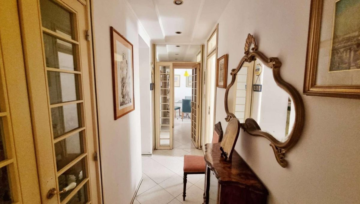 Appartamento in vendita via Pontremoli, Roma
