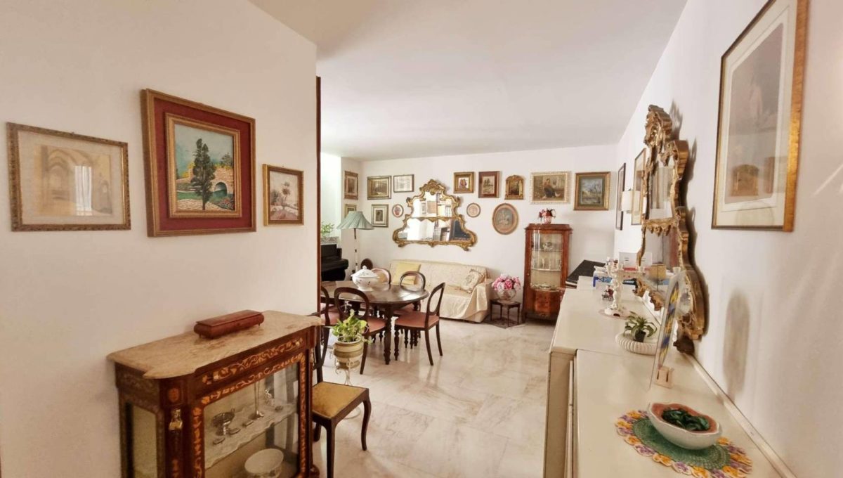 Appartamento in vendita via Pontremoli, Roma