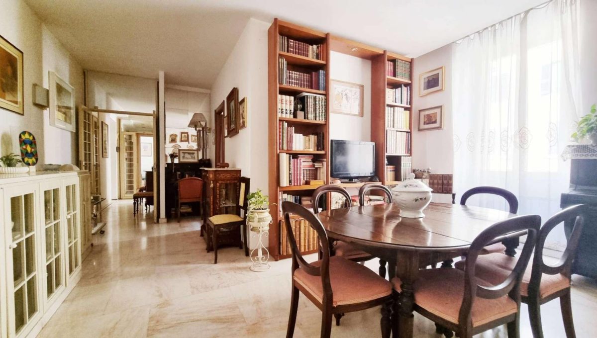 Appartamento in vendita via Pontremoli, Roma