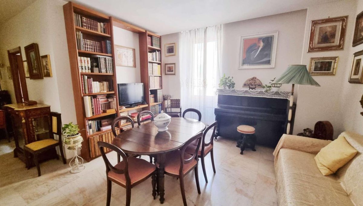 Appartamento in vendita via Pontremoli, Roma