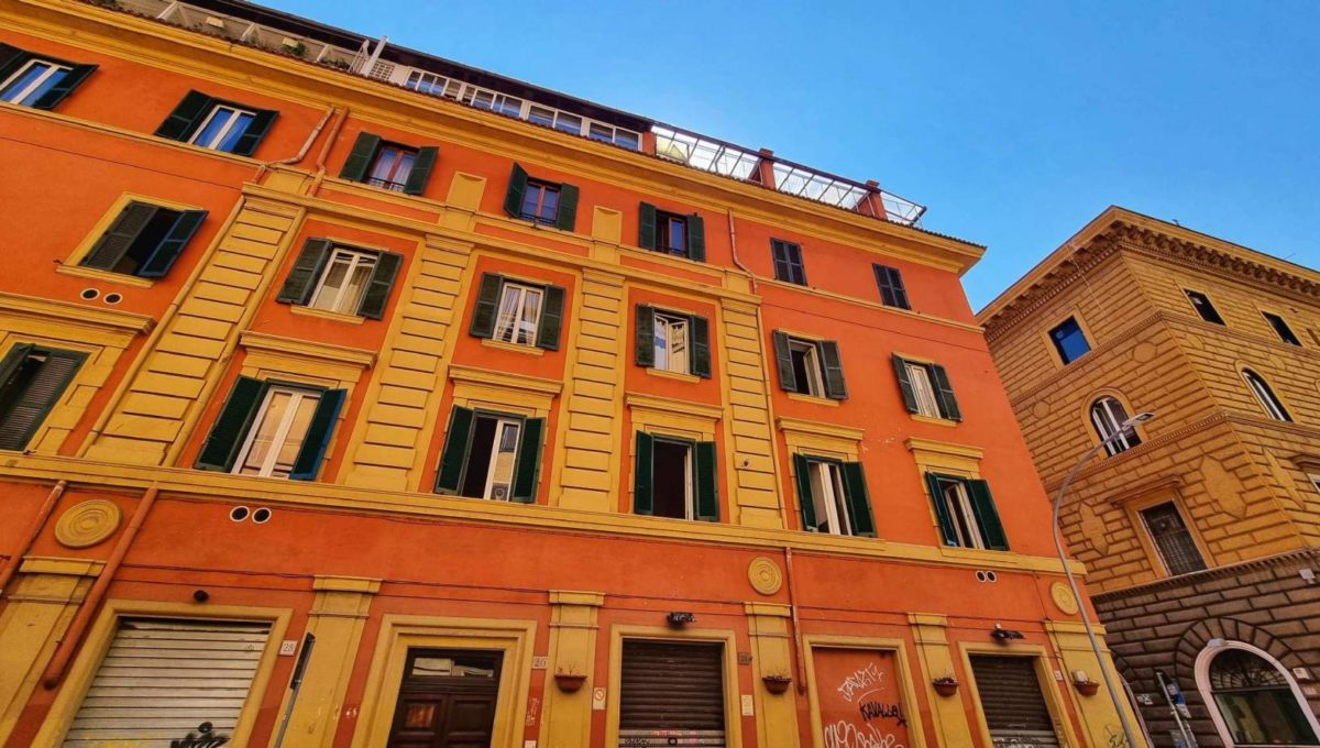 Appartamento in vendita via Pontremoli, Roma