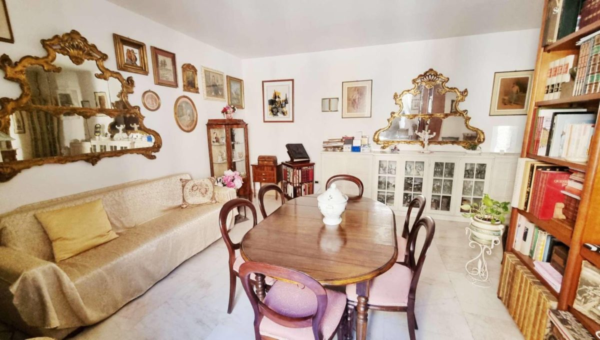 Appartamento in vendita via Pontremoli, Roma