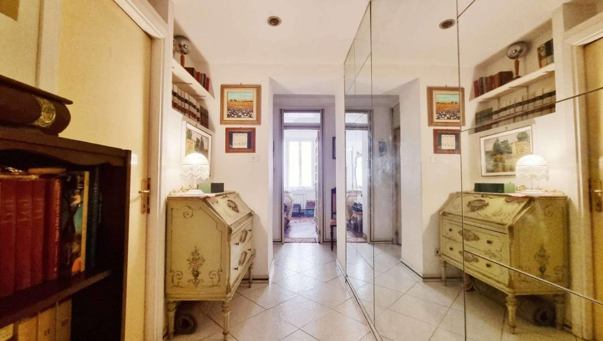 Appartamento in vendita via Pontremoli, Roma
