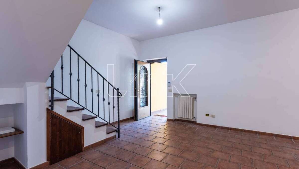 Villa bifamiliare in affitto via Dante da Maiano, Roma