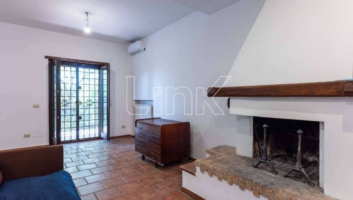 Villa bifamiliare in affitto via Dante da Maiano, Roma