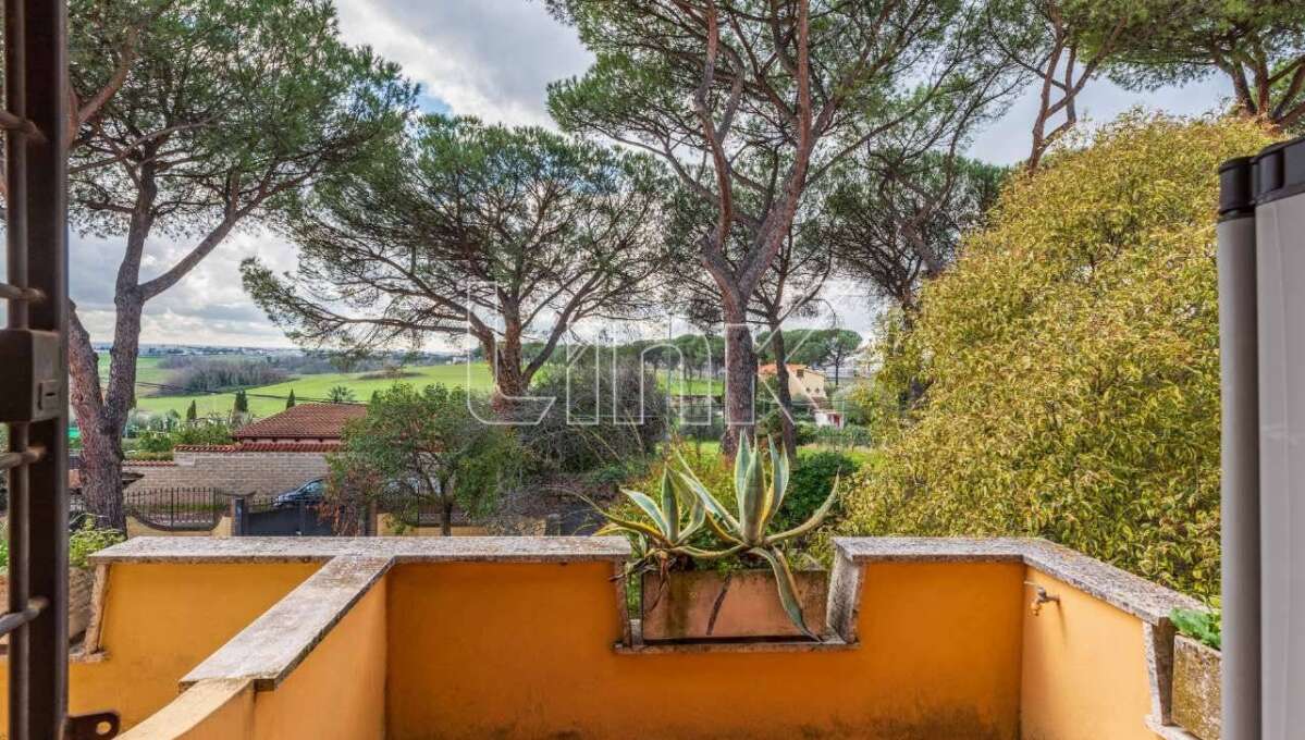 Villa bifamiliare in affitto via Dante da Maiano, Roma