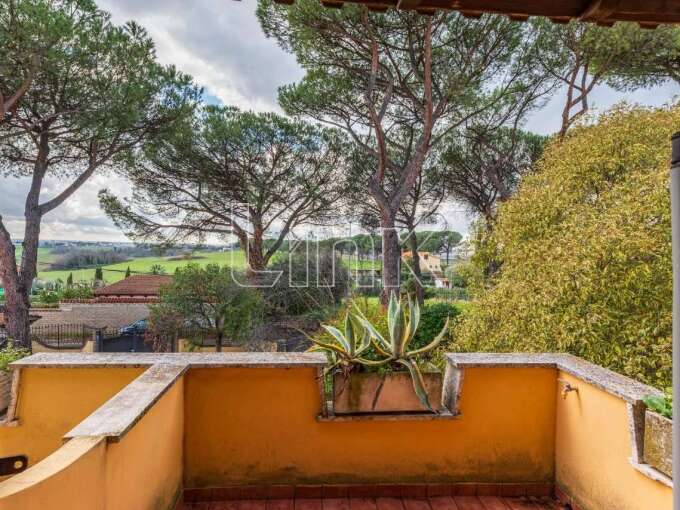 Villa bifamiliare in affitto via Dante da Maiano, Roma