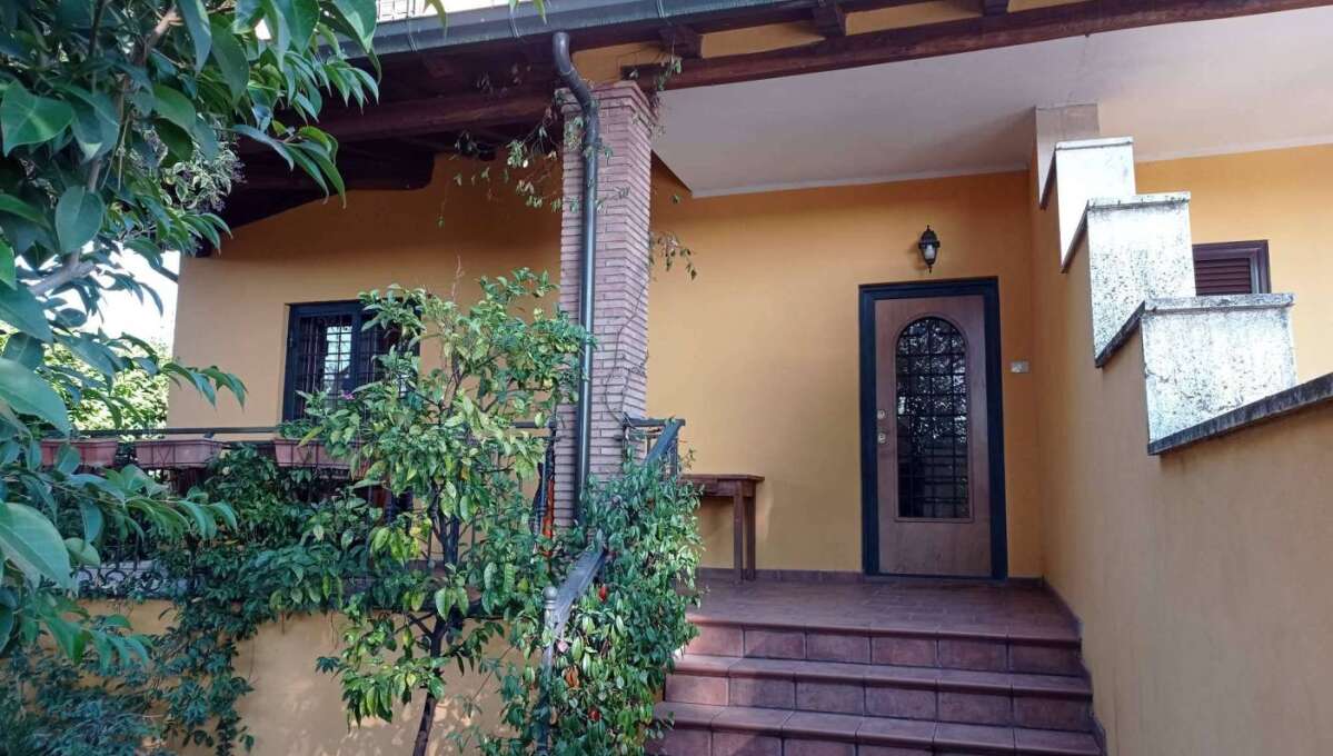 Villa bifamiliare in affitto via Dante da Maiano, Roma