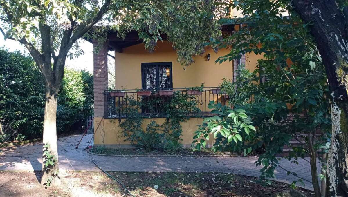 Villa bifamiliare in affitto via Dante da Maiano, Roma