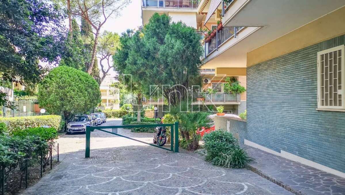 Appartamento in vendita via Costantino Maes, Roma