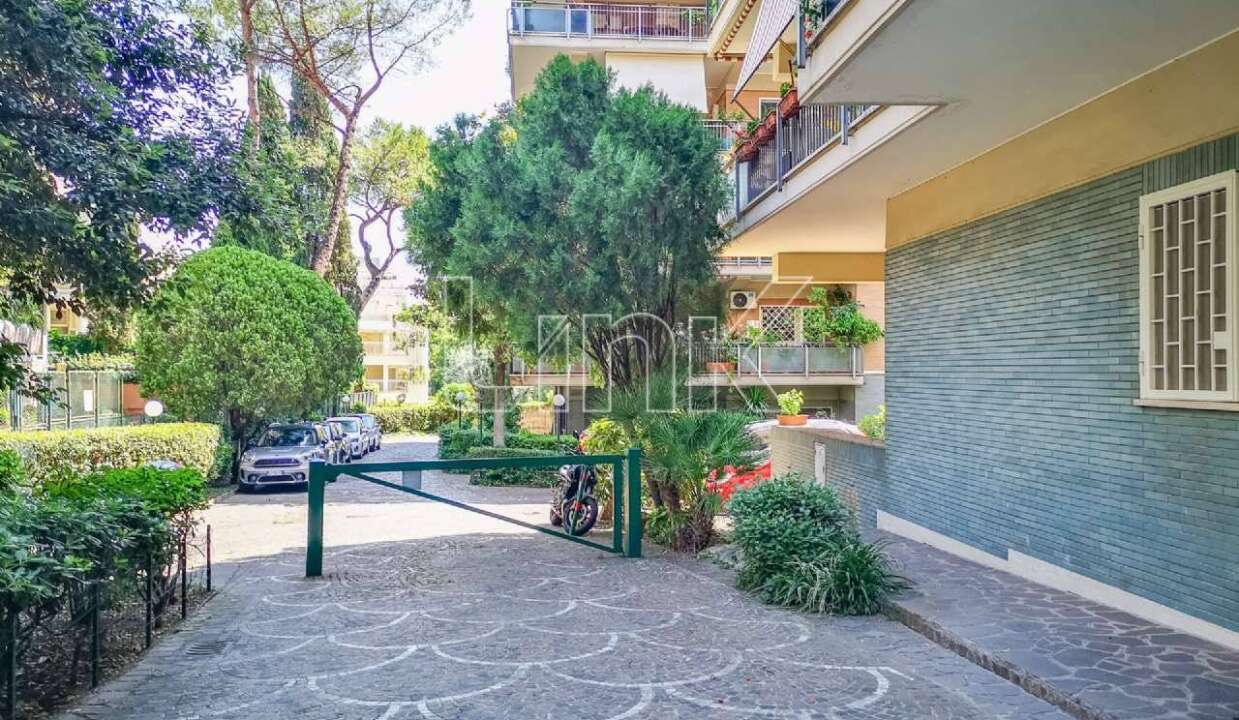 Appartamento in vendita via Costantino Maes, Roma