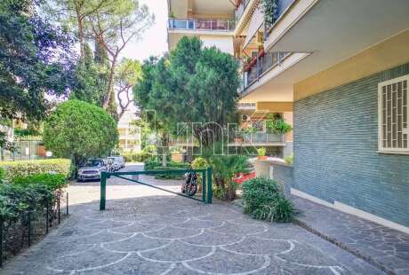 Appartamento in vendita via Costantino Maes, Roma
