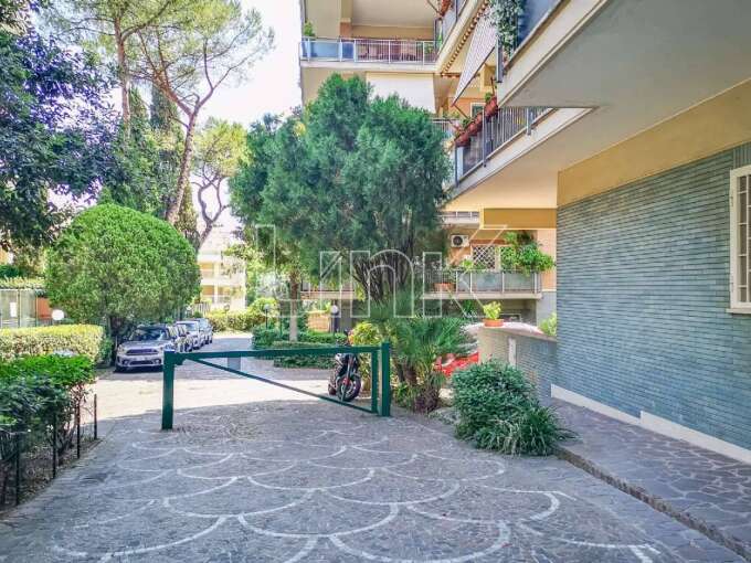 Appartamento in vendita via Costantino Maes, Roma