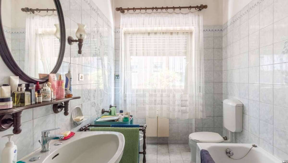 Appartamento in vendita via Costantino Maes, Roma