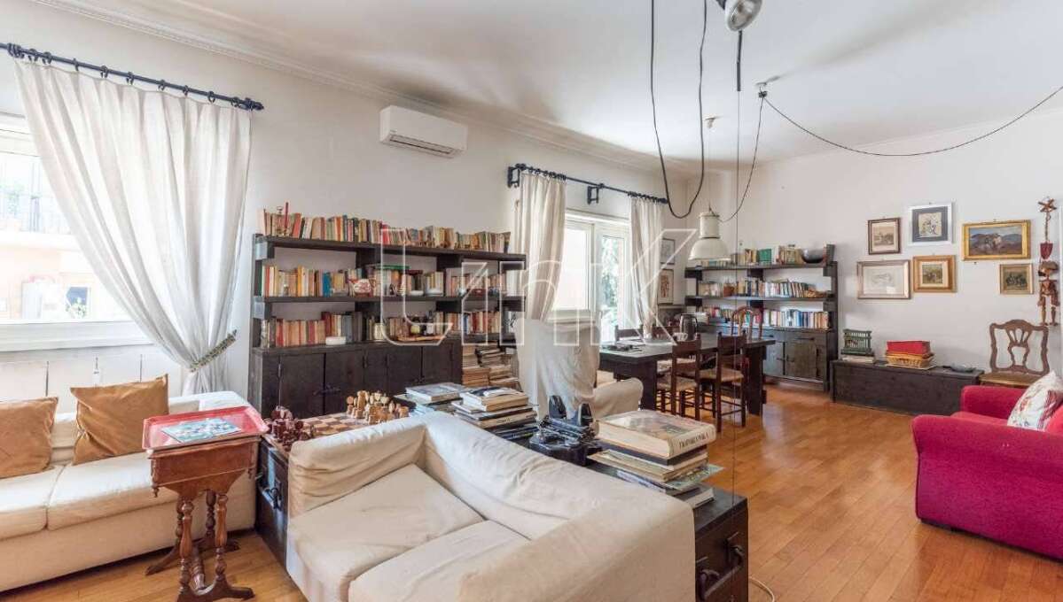 Appartamento in vendita via Costantino Maes, Roma