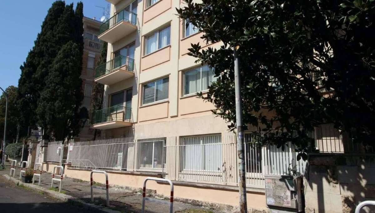 Locale commerciale in affitto via Besso, Roma