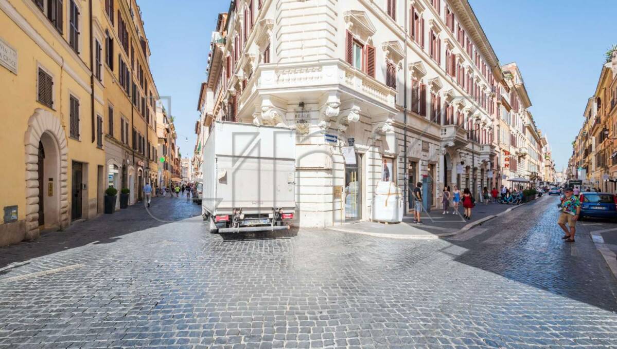 Appartamento affittato in via della Croce, Roma