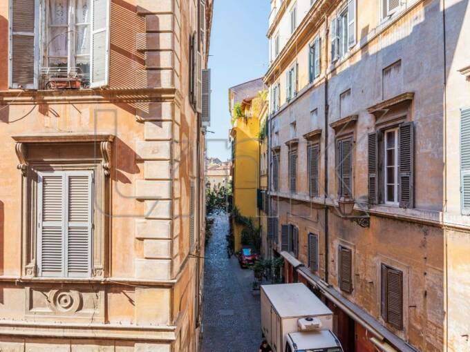 Appartamento in affitto via di Parione, Roma