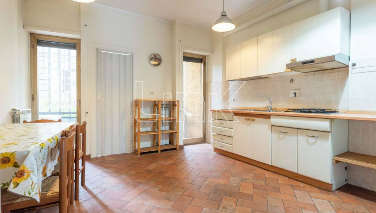 Appartamento in vendita via Santa Maria Mediatrice, Roma