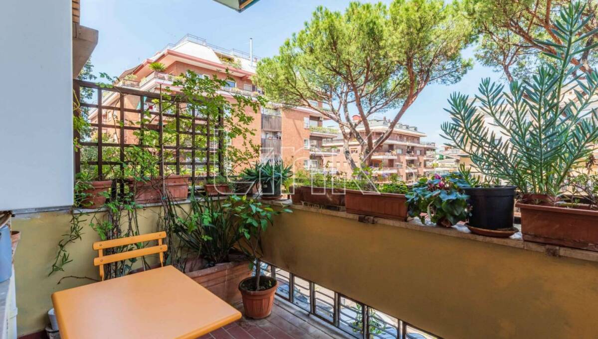 Appartamento in vendita via Bevagna, Roma