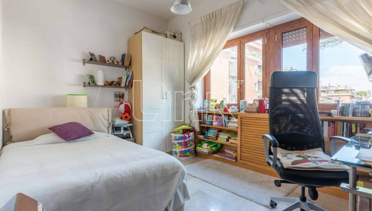Appartamento in vendita via Bevagna, Roma