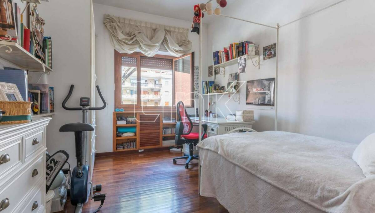 Appartamento in vendita via Bevagna, Roma