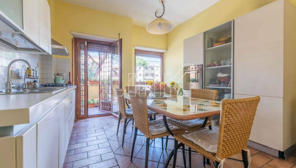 Appartamento in vendita via Bevagna, Roma