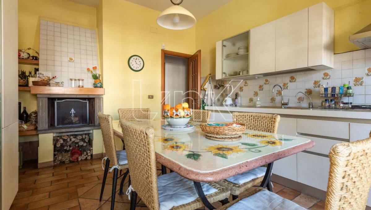 Appartamento in vendita via Bevagna, Roma