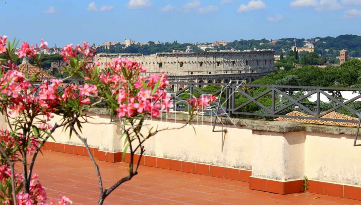Appartamento in vendita in via Mecenate, Roma