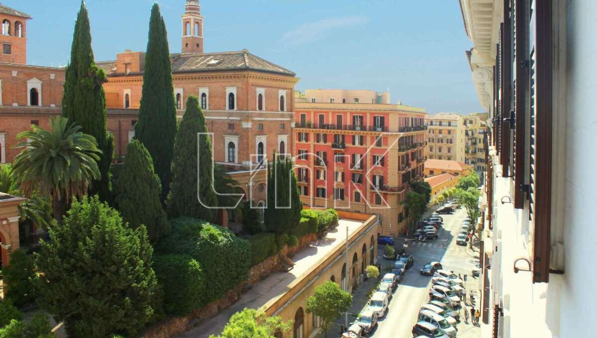 Appartamento in vendita in via Mecenate, Roma