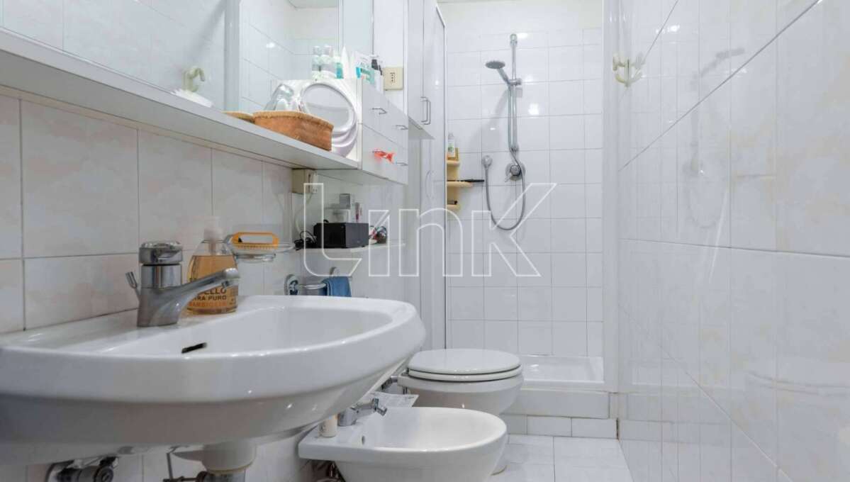 Appartamento in vendita via Luigi Santini, Roma