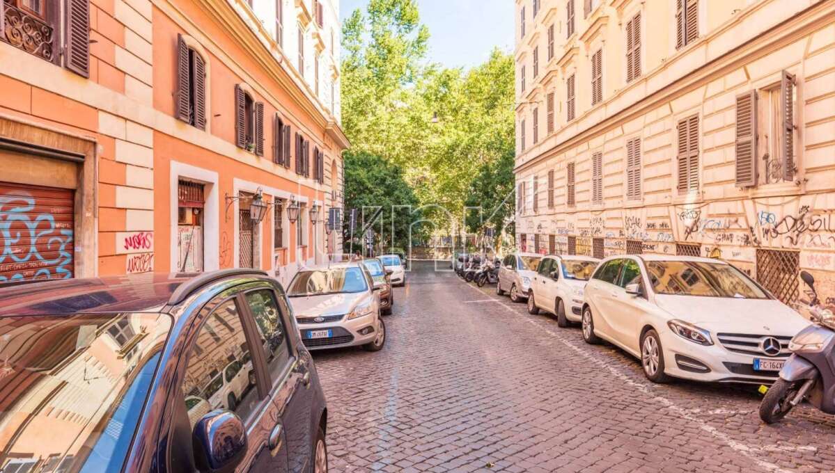 Appartamento in vendita via Luigi Santini, Roma