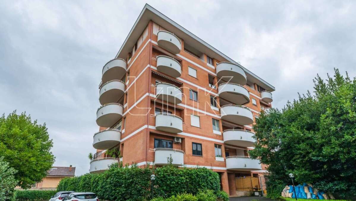 Appartamento in vendita via Lucchina, Roma