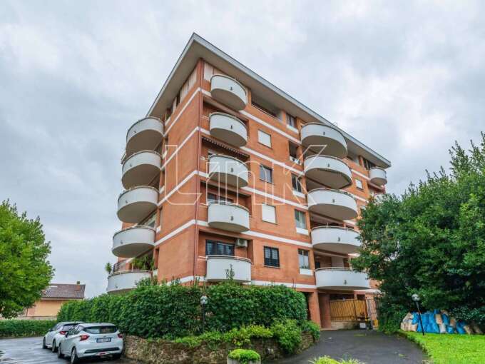 Appartamento in vendita via Lucchina, Roma