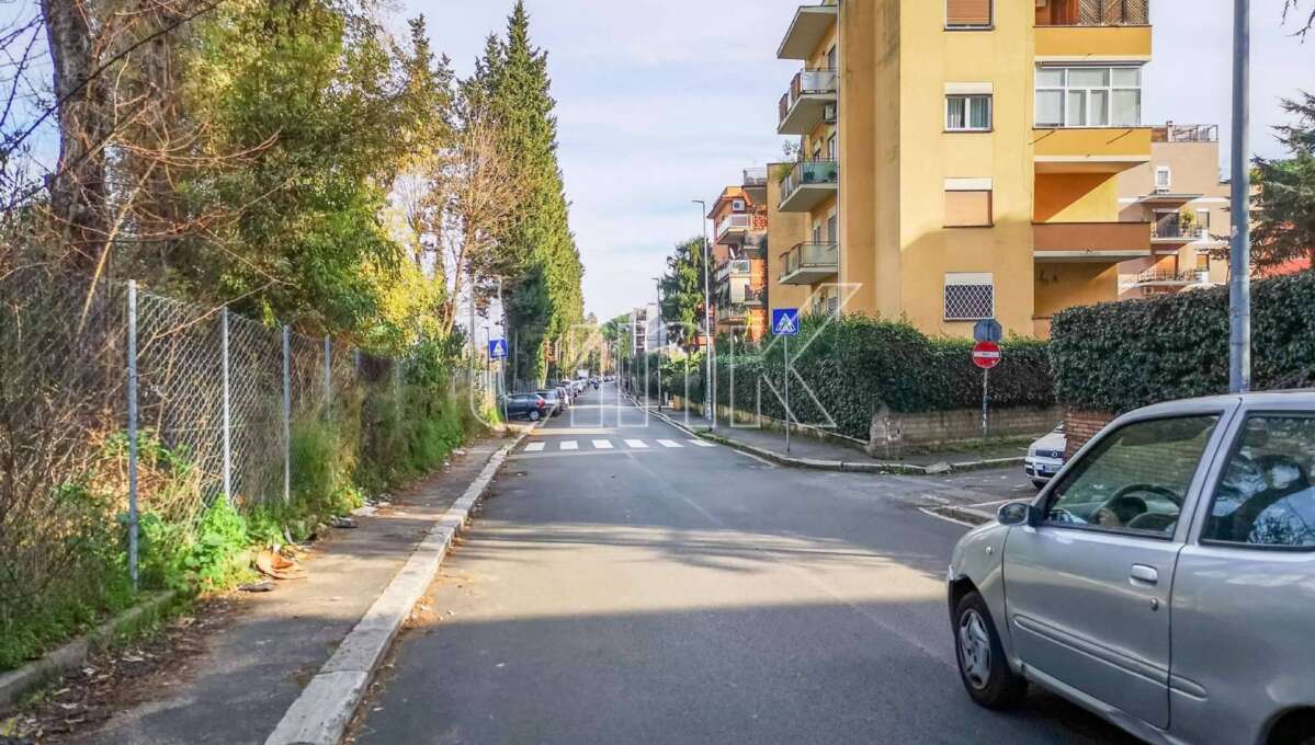 Appartamento in vendita via Monterosi, Roma