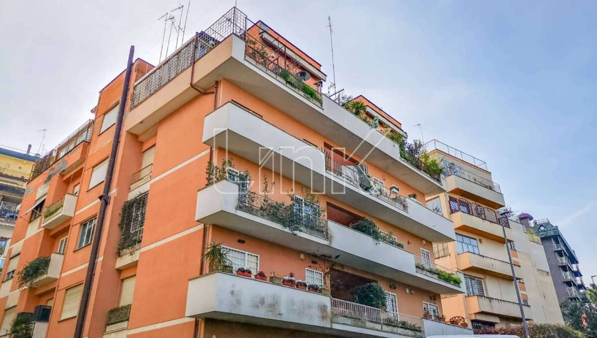 Appartamento in vendita via Monterosi, Roma