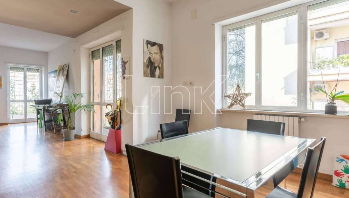 Appartamento in vendita via Monterosi, Roma