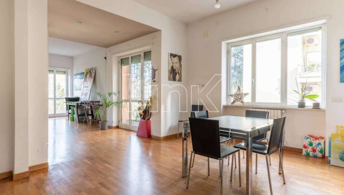 Appartamento in vendita via Monterosi, Roma