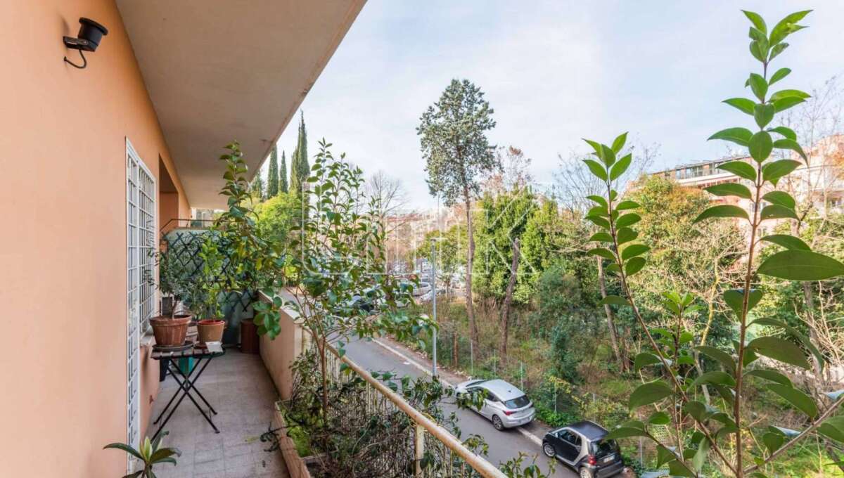 Appartamento in vendita via Monterosi, Roma