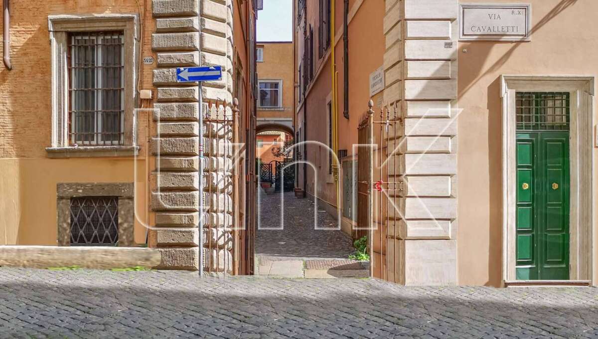 Attico in affitto in via dei Delfini, Roma