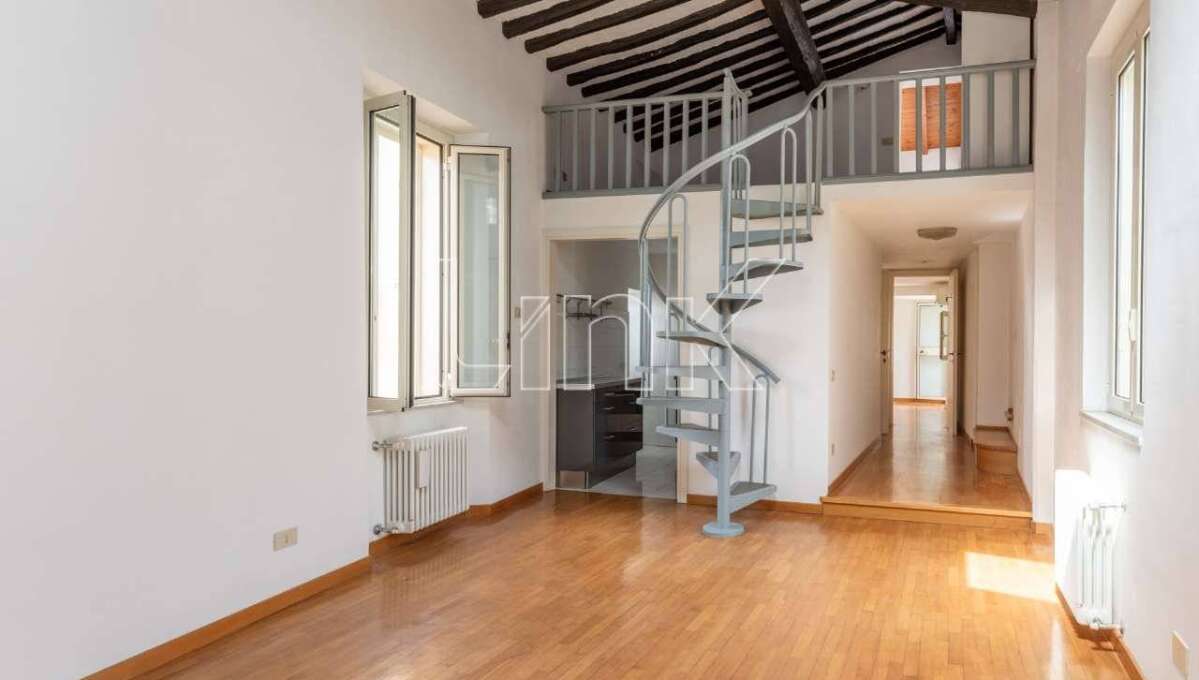 Appartamento in vendita via Panico, Roma