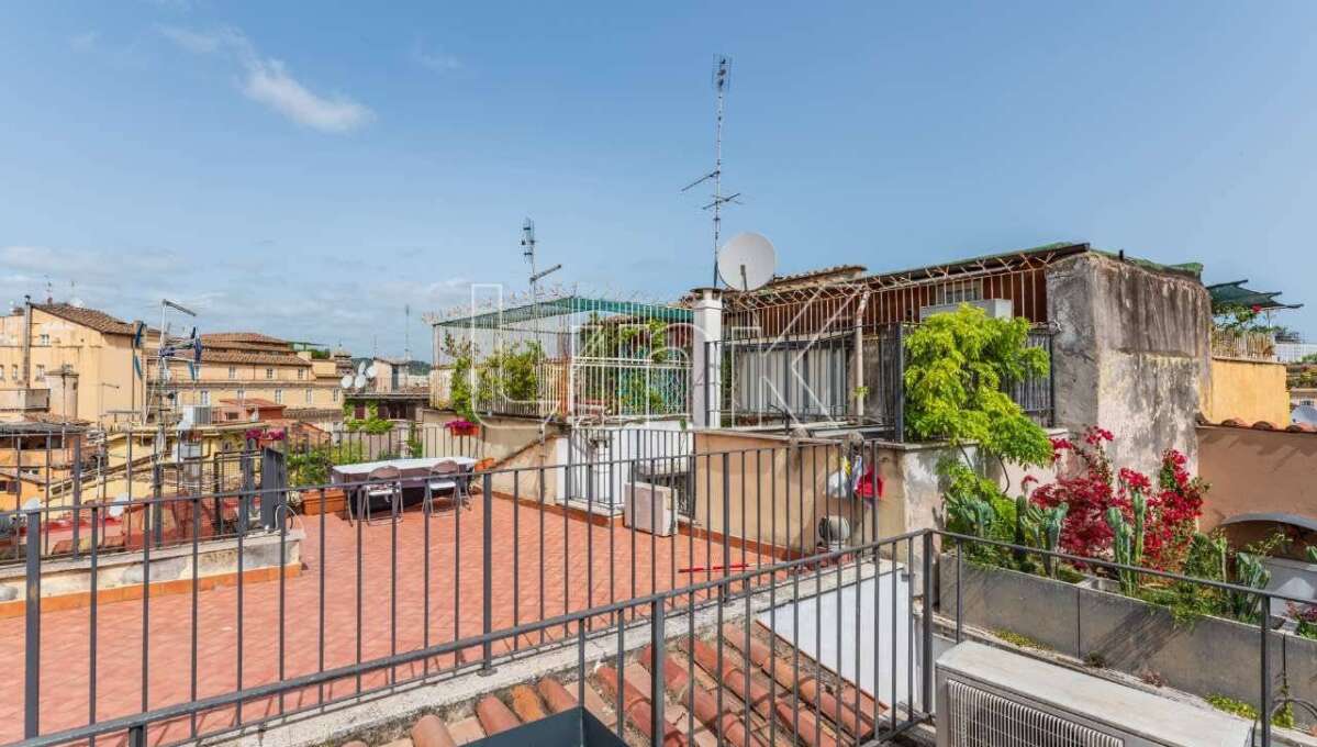 Appartamento in vendita via Panico, Roma