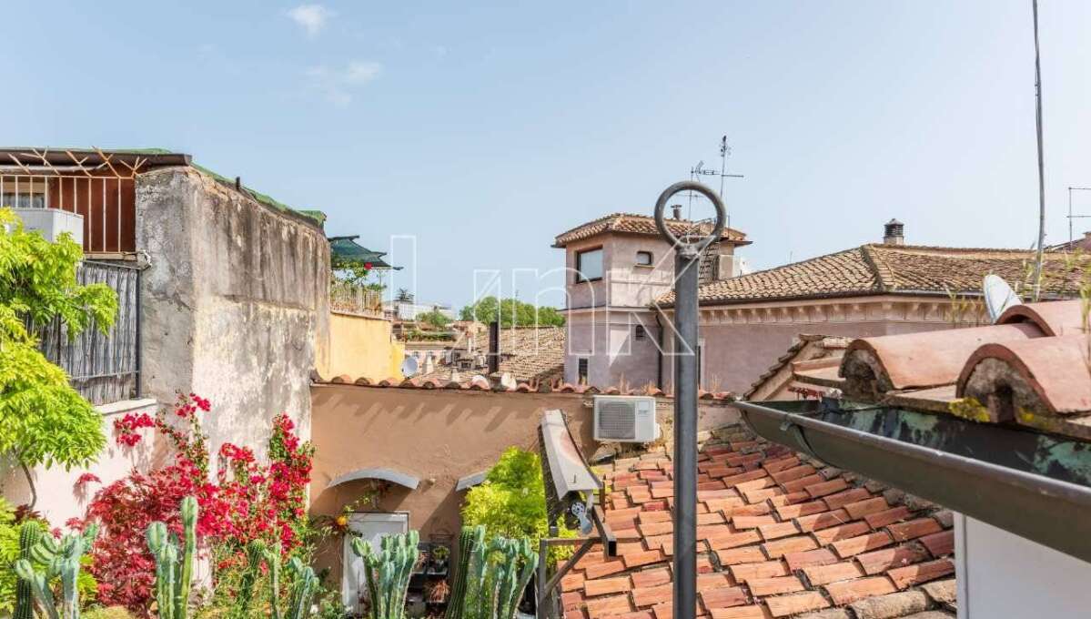 Appartamento in vendita via Panico, Roma