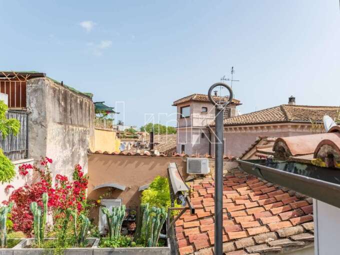 Appartamento in vendita via Panico, Roma