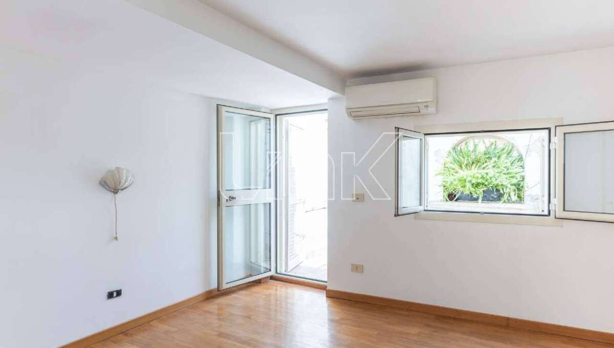 Appartamento in vendita via Panico, Roma