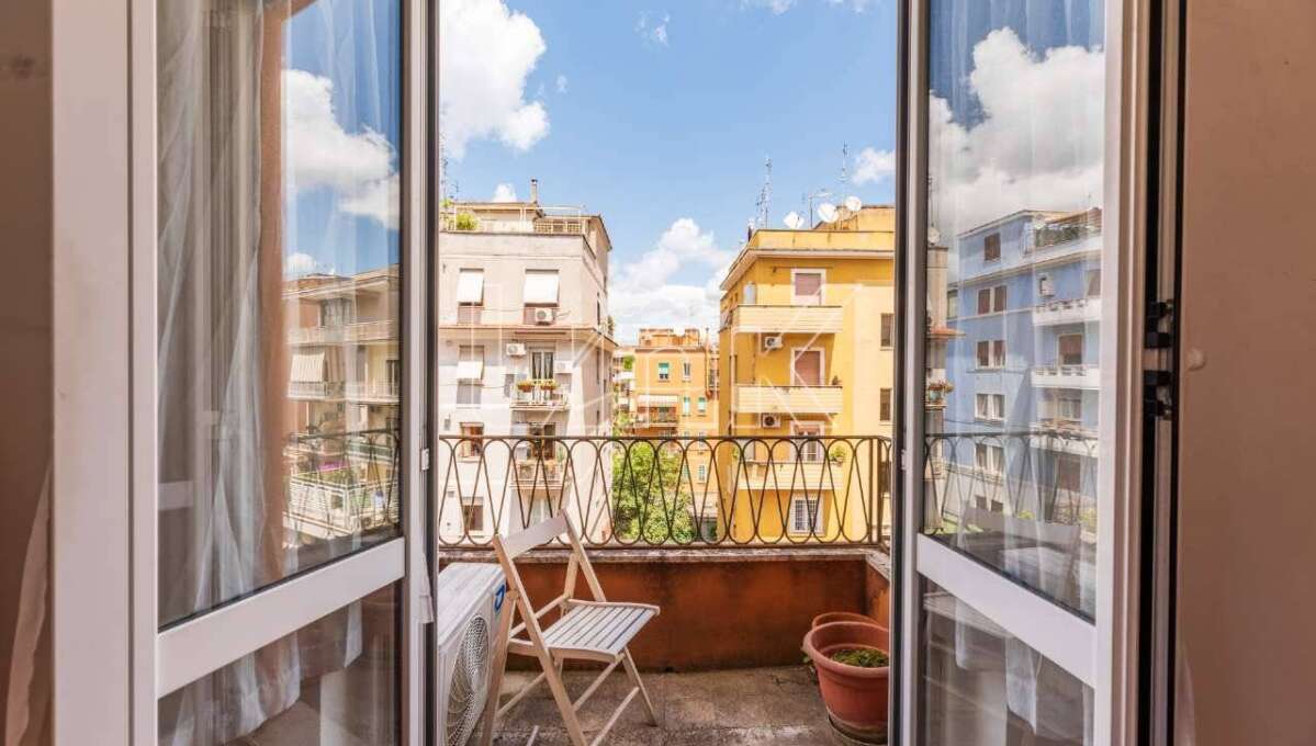 Appartamento in vendita via Pietro Cartoni, Roma