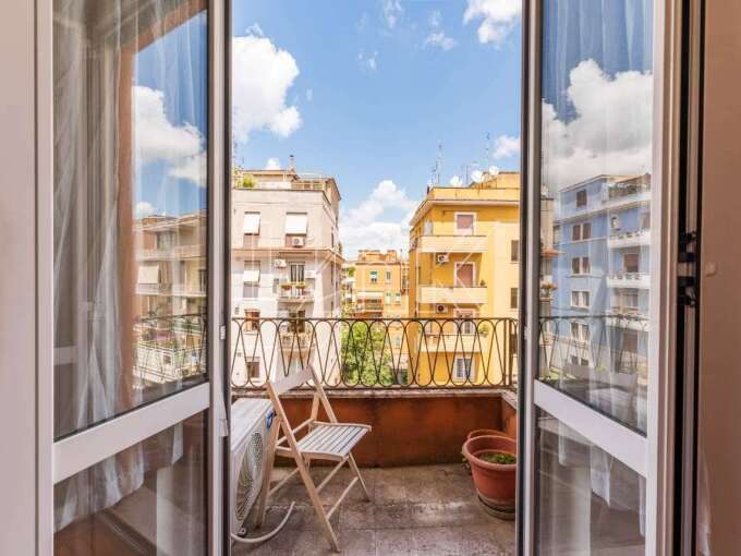 Appartamento in vendita via Pietro Cartoni, Roma