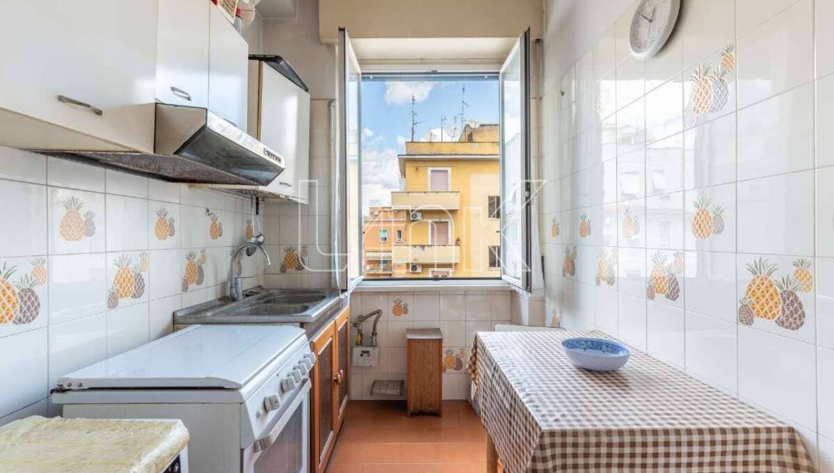 Appartamento in vendita via Pietro Cartoni, Roma