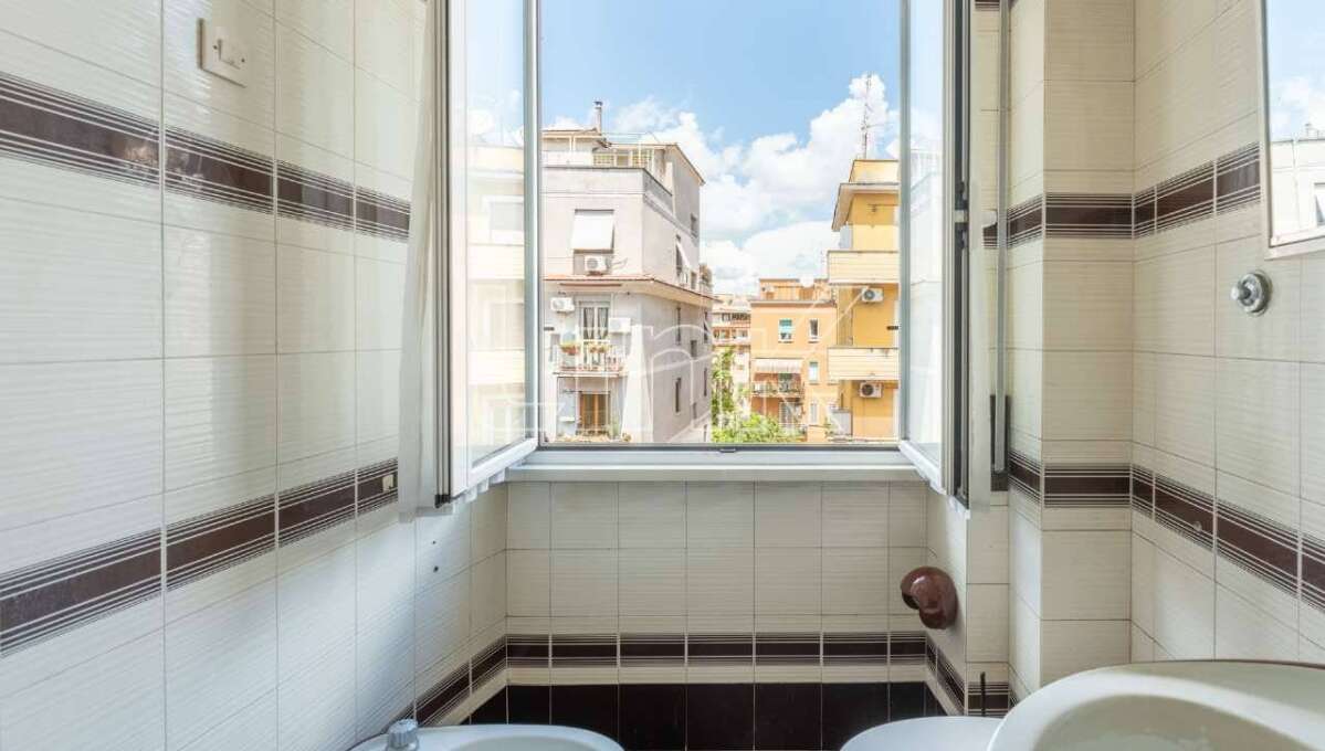 Appartamento in vendita via Pietro Cartoni, Roma